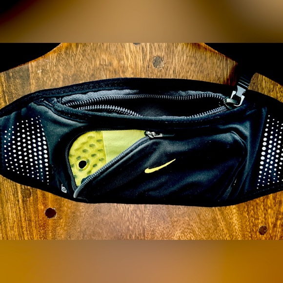 NIKE running belt - Picture 2 of 3